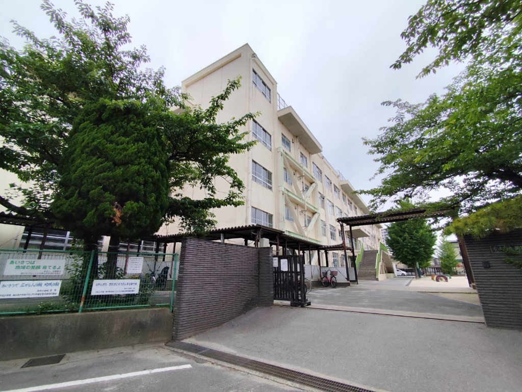 小学校　市川市立新井小学校（小学校）まで933m