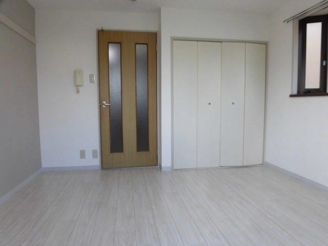 居室・リビング　明るくキレイなお部屋です