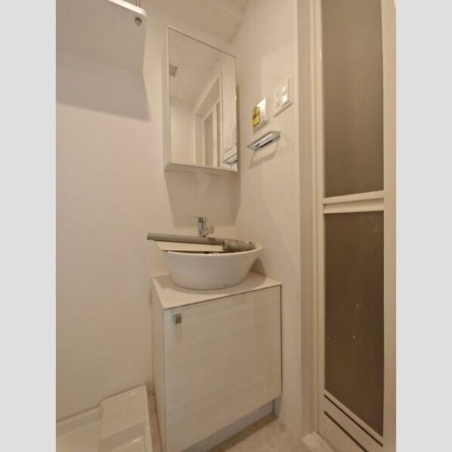 洗面設備　同施工の参考写真です