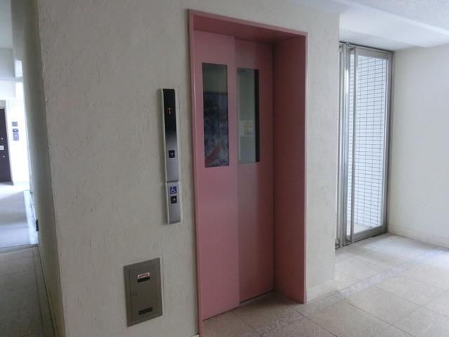 エントランス　エレベーター