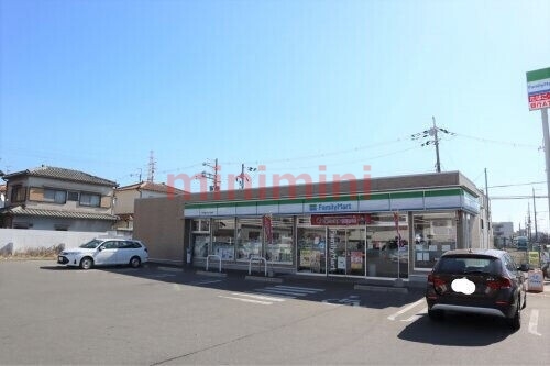 コンビニ　ファミリーマート茨木鮎川五丁目店（コンビニ）まで694m