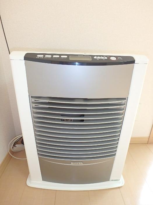 その他設備　灯油FFストーブ