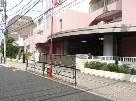 小学校　文京区立本郷小学校（小学校）まで554m