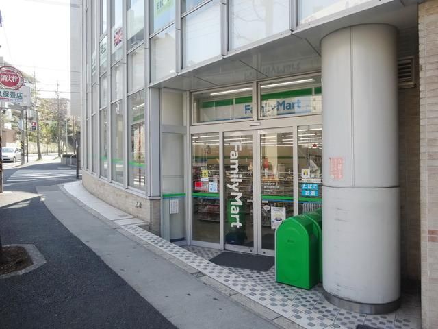 コンビニ　ファミリーマート（コンビニ）まで439m