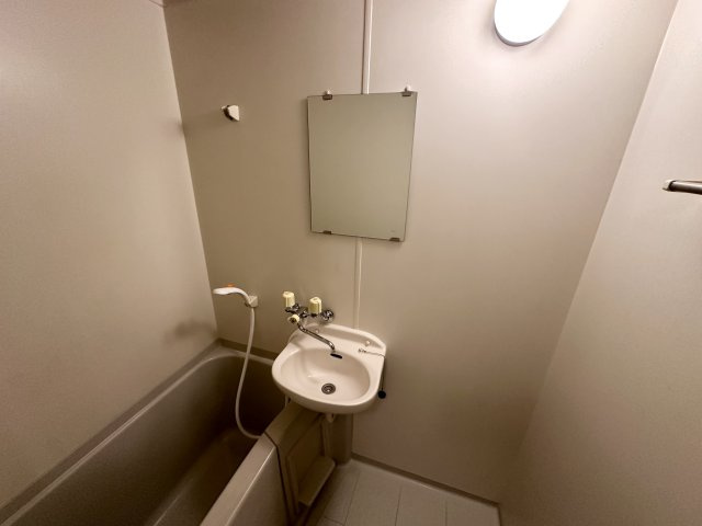 洗面設備　浴室内に洗面台がついてます！