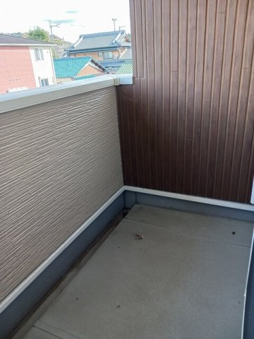 バルコニー　暖かな日差しのふりそそぐバルコニー