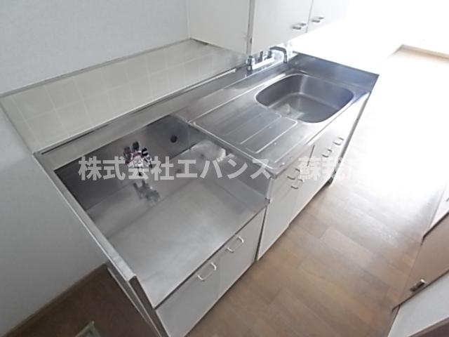 キッチン　コンパクトなキッチンで掃除もラクラク