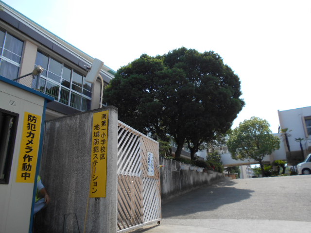 小学校　大阪狭山市立南第一小学校（小学校）まで777m