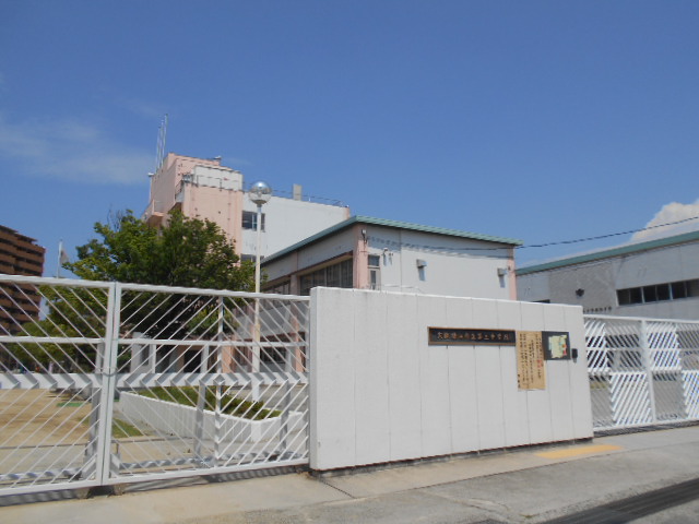 中学校　大阪狭山市立第三中学校（中学校）まで652m