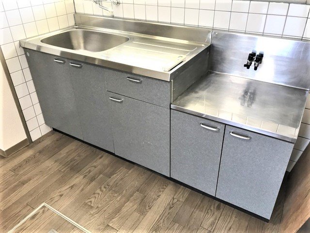 キッチン　掲載写真は同型モデルを掲載しており実際のお部屋と仕様等が異な