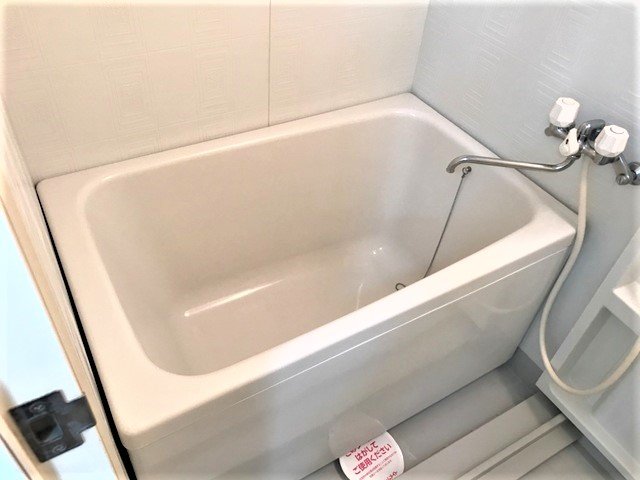 バス・シャワールーム　掲載写真は同型モデルを掲載しており実際のお部屋と仕様等が異な