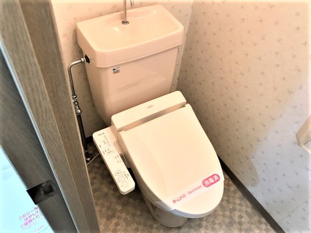 トイレ　掲載写真は同型モデルを掲載しており実際のお部屋と仕様等が異な
