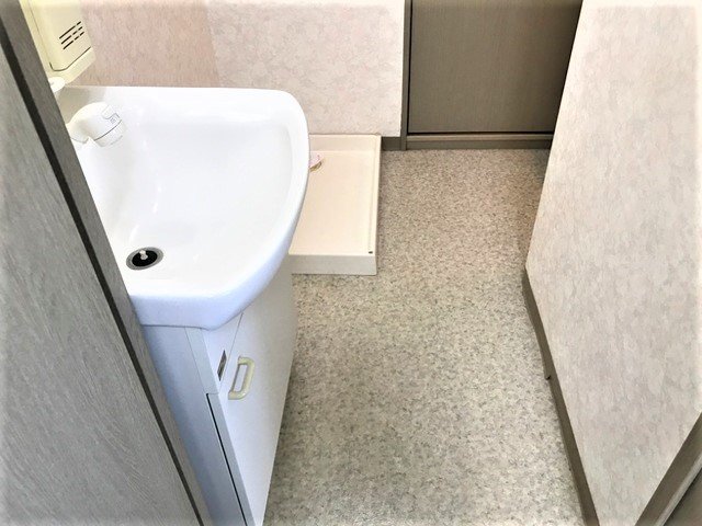 洗面設備　掲載写真は同型モデルを掲載しており実際のお部屋と仕様等が異な