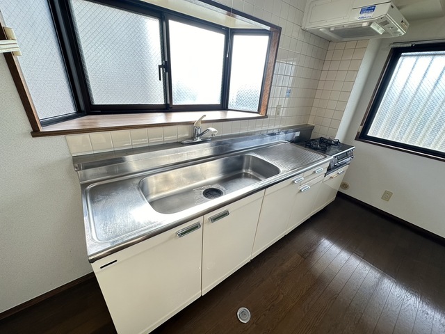 キッチン　別部屋参考写真です