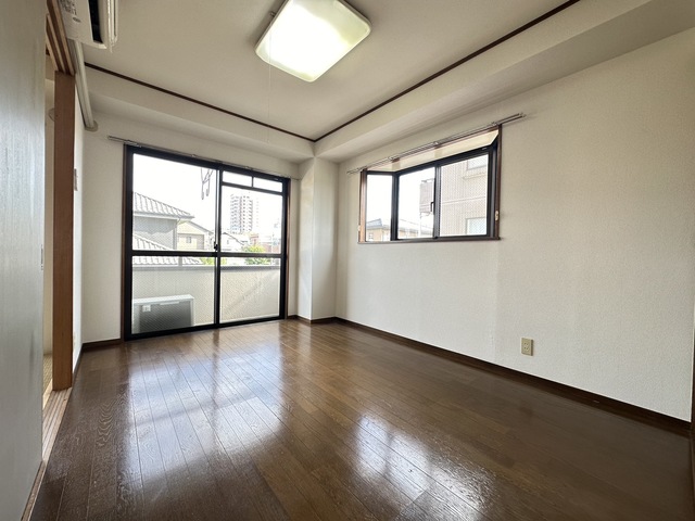 居室・リビング　別部屋参考写真です