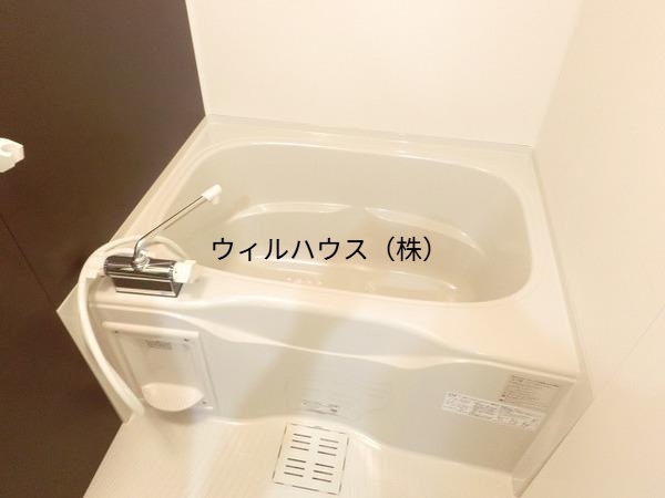 バス・シャワールーム　浴室乾燥機付きバス！