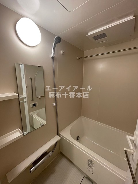 バス・シャワールーム　別部屋の参考写真です