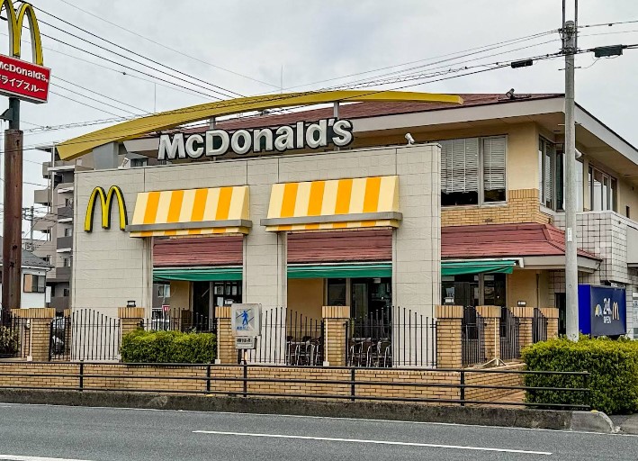 飲食店　マクドナルド川口朝日町店（飲食店）まで246m
