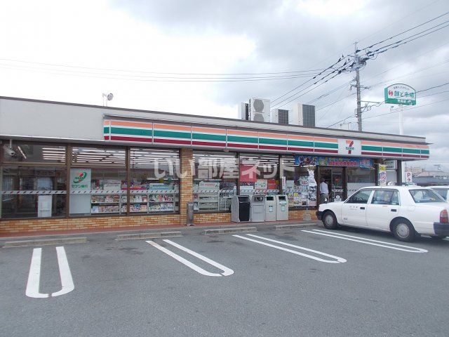 コンビニ　セブンイレブン（コンビニ）まで1076m