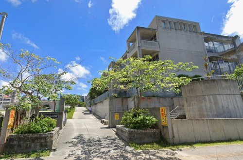 小学校　那覇市立天久小学校（小学校）まで798m