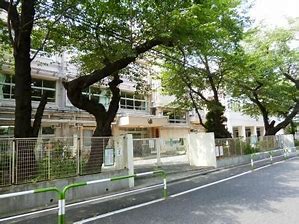 中学校　世田谷区立桜丘中学校（中学校）まで1106m