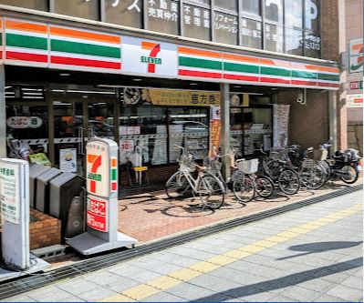 コンビニ　セブンイレブン 高槻城北町1丁目店（コンビニ）まで338m
