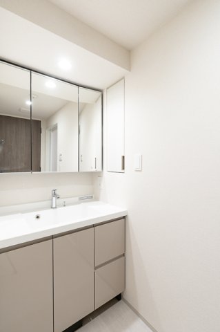 洗面設備　※写真は同タイプ住戸です。