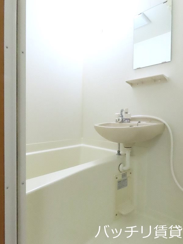 バス・シャワールーム　同型タイプの為現状を優先致します。