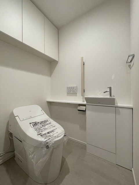 トイレ　※写真は同タイプ住戸です。