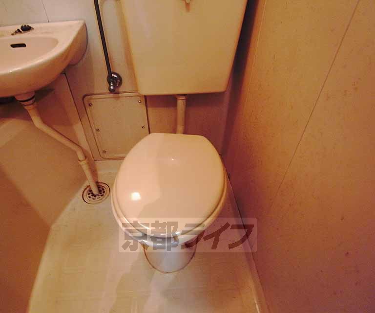 トイレ　清潔感のあるトイレですね。