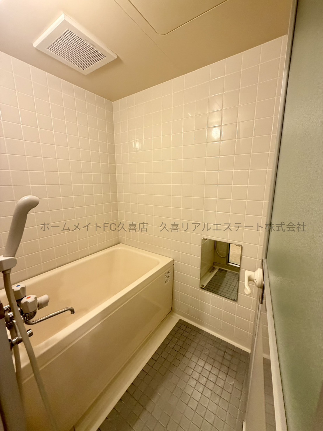 バス・シャワールーム　同建物別号室