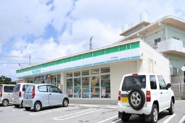 コンビニ　ファミリーマート石川高校前店（コンビニ）まで500m