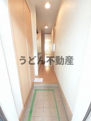玄関　うどん県のお部屋探しはうどん不動産へ うどんちゃんとLINE