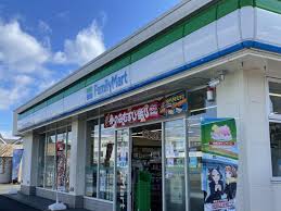 コンビニ　ファミリーマート大森北店（コンビニ）まで289m