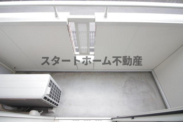 バルコニー　外からの目が気にならないバルコニーで洗濯物が干せます