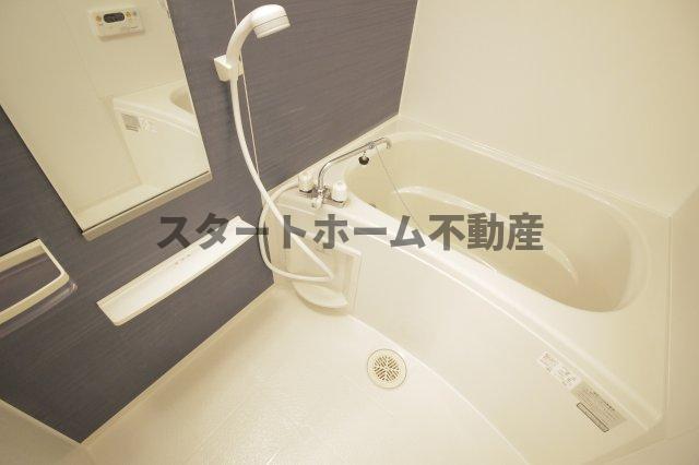 バス・シャワールーム　落ち着いた空間のお風呂です