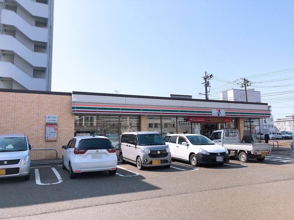 コンビニ　セブンイレブン長岡表町店（コンビニ）まで253m