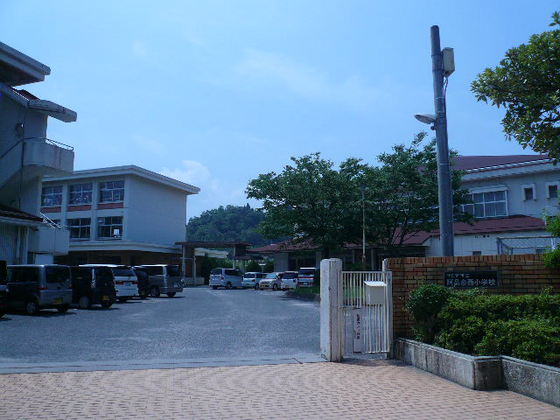 小学校　廿日市市立阿品台西小学校（小学校）まで2013m