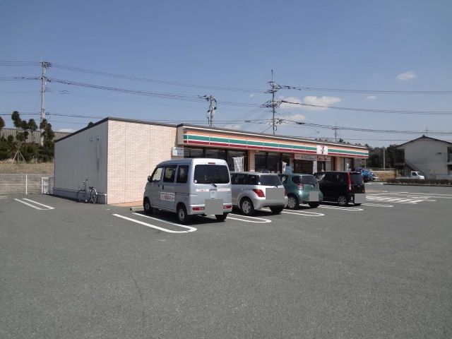 コンビニ　セブンイレブン（コンビニ）まで700m