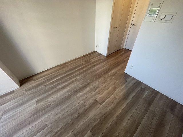 その他部屋・スペース　落ち着いた色調の寝室です