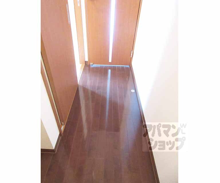 その他部屋・スペース　玄関から続く廊下です。