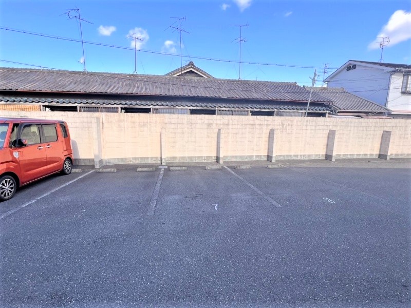 その他　駐車場は別料金となります。