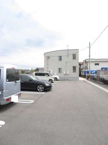 駐車場　駐車場に車を止められます