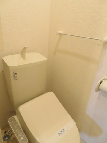トイレ　落ち着いた色調のトイレです