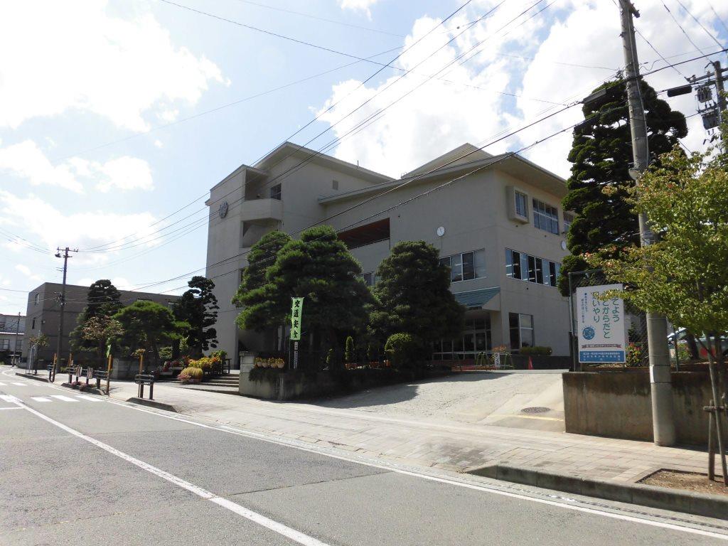 小学校　山形市立蔵王第一小学校（小学校）まで911m