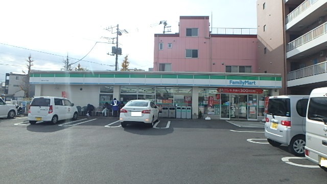 コンビニ　ファミリーマート 橋本七丁目店（コンビニ）まで196m