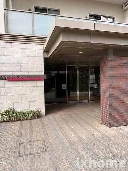 エントランス　落ち着いたエントランスです