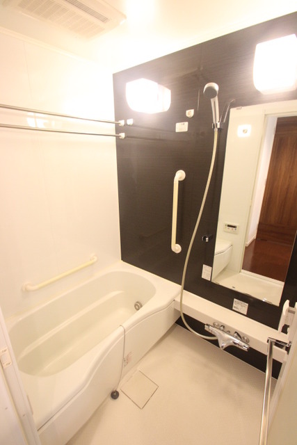 バス・シャワールーム　※別部屋の写真です。