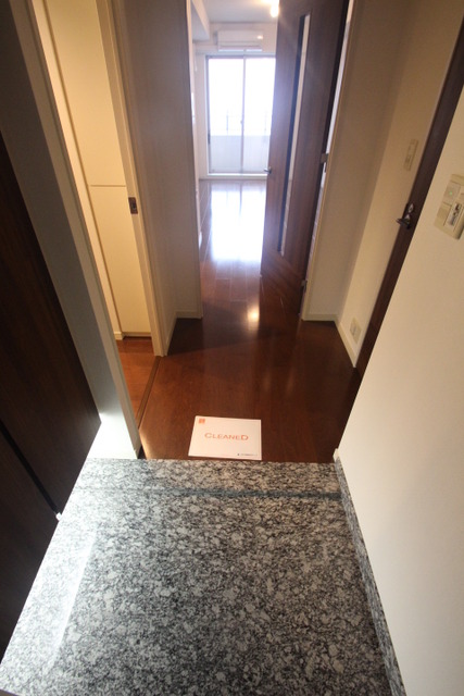 玄関　※別部屋の写真です。