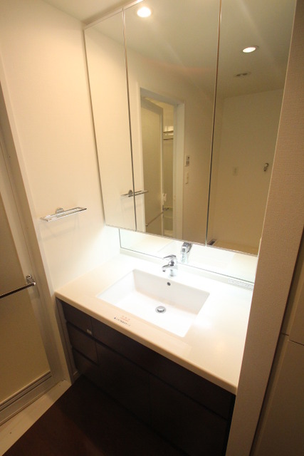 洗面設備　※別部屋の写真です。